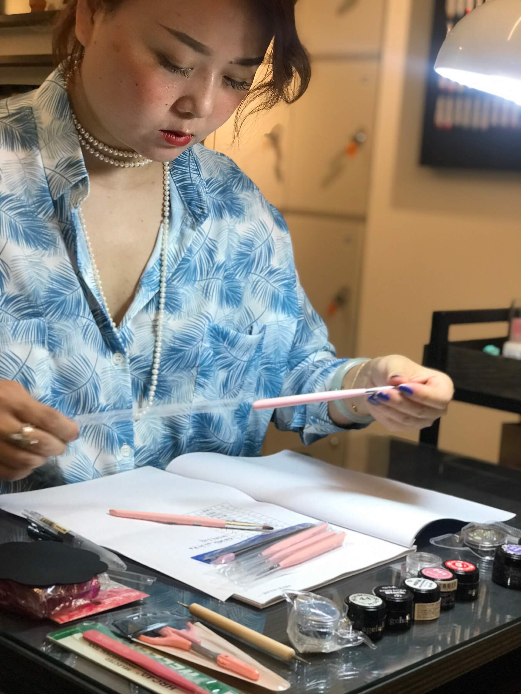 第四屆美甲學院上課情況_200103_0001